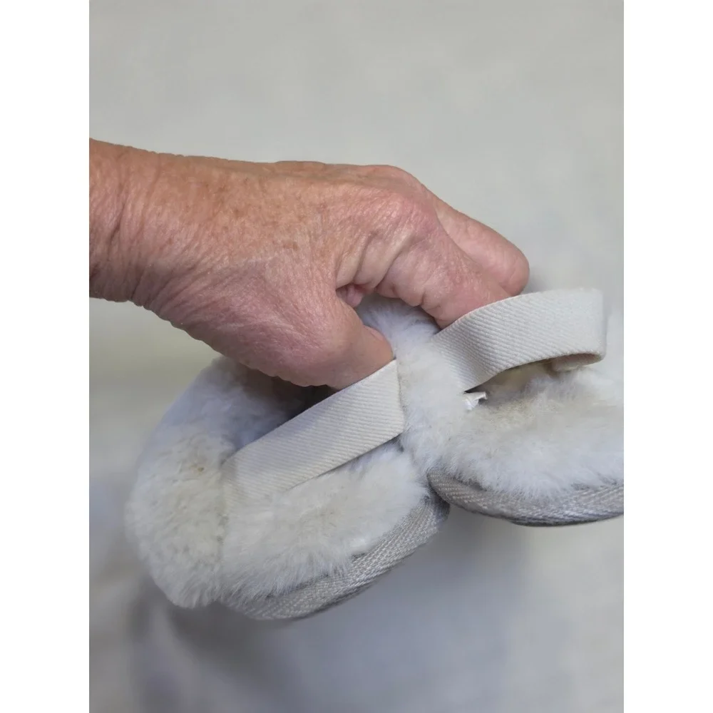 Girls Metallic Silver Faux Fur Slippers Elastic Back Strap Size 7-8 Kids